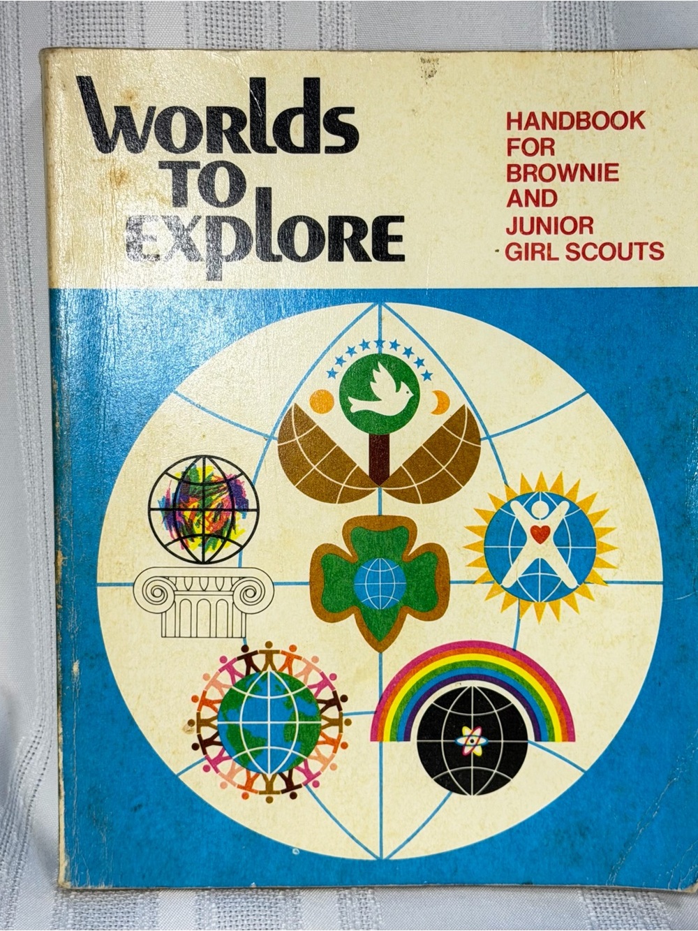 Worlds to Explore Handbook for Brownie & Junior Girl Scouts 1977
